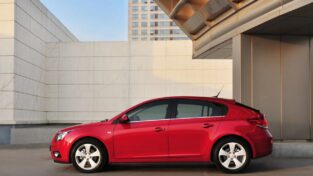 chevrolet cruze hatchback 3