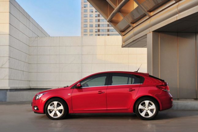 chevrolet cruze hatchback 3