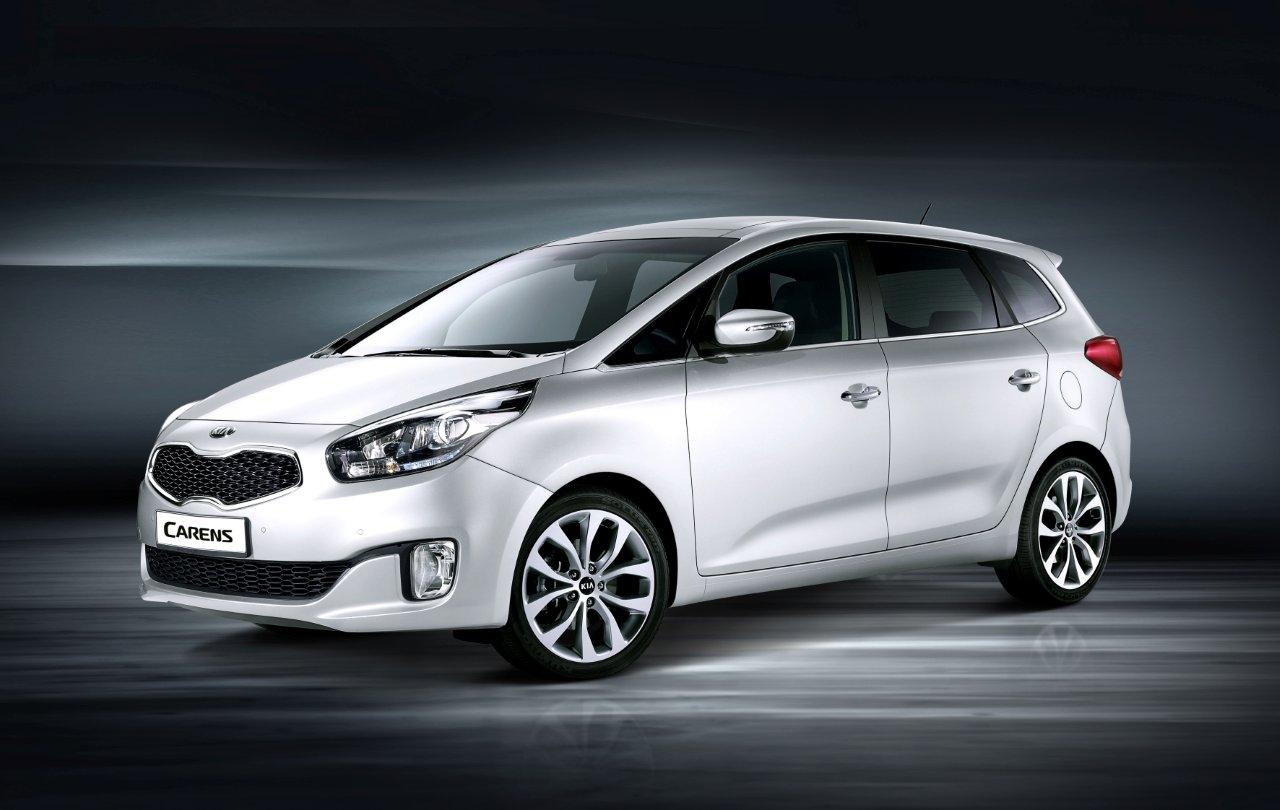 kia carens front quarter
