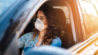 auto, žena, respirátor