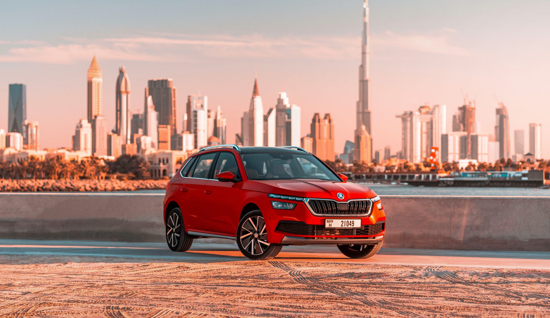 škoda, auto, červené, dubaj