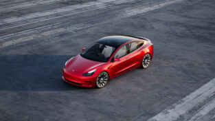 Tesla, auto,červené