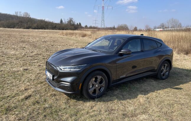 auto, černé, Ford Mustang Mach-E