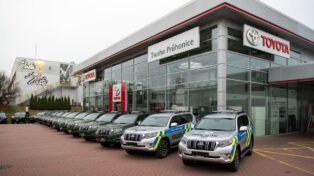 policie, toyota, land cruiser