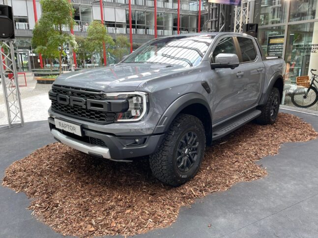 Ford, Raptor, auto. šedé, pick-up