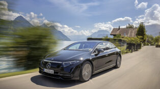 Auto, černé, Mercedes EQS