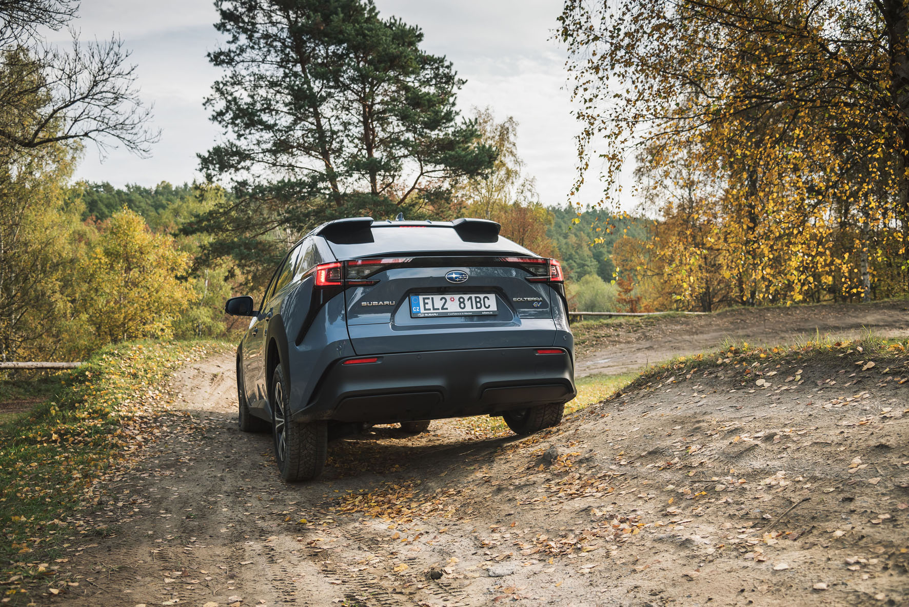 auto, šedé, Subaru Solterra