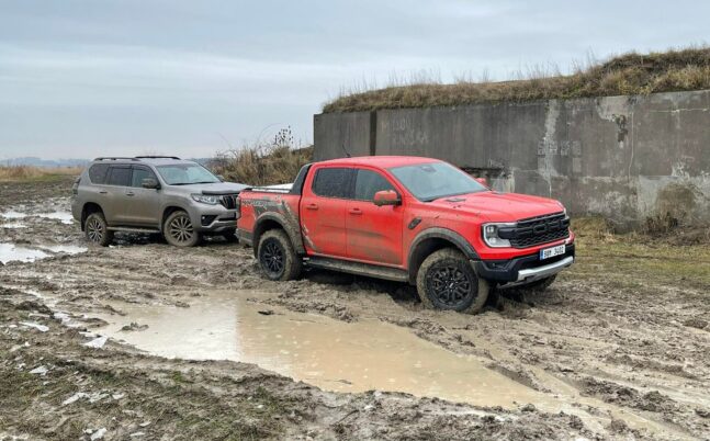 Offroad, bahno, Toyota Land Cruiser, Ford Ranger Raptor