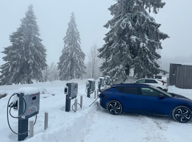 nabíječky v Krkonoších, ČEZ, zima, elektromobil