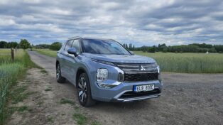 test mitsubishi Outlander