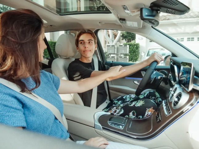 mladí, leasing, Česká spořitelna, první auto