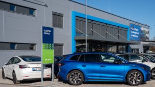 ojetý elektromobil, AAA Auto